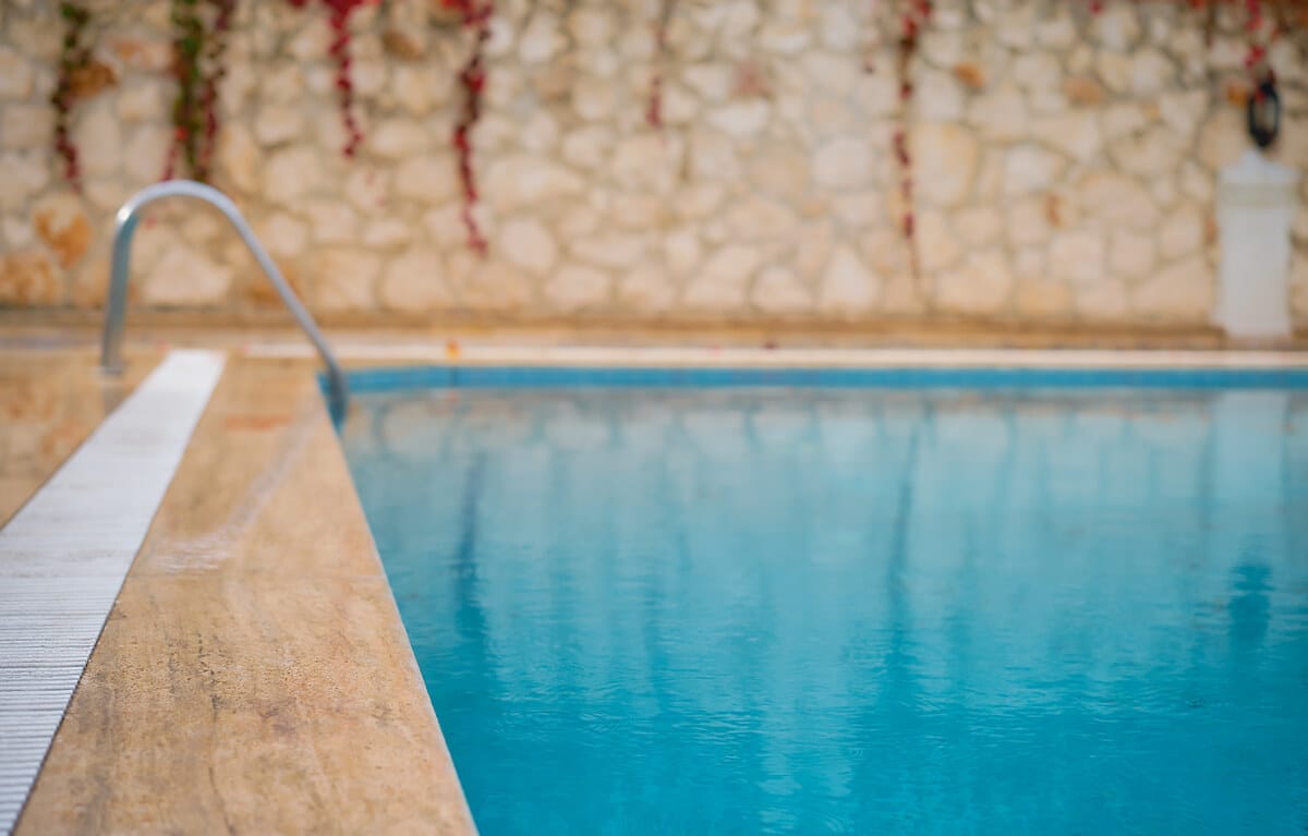 Yenifoça Havuz Çevresi Dekoratif Taş — Andezit ve Bazalt — havuz-cevresi-tas-kaplama —  — Foça Taş